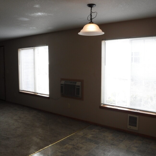 Photo - Ground Level 2 Bed/1 Bath in NW Redmond Fourplex Unit 2