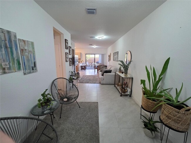 Photo - 466 NE 12th St