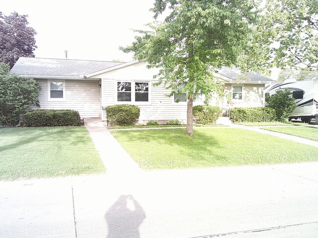 Building Photo - 2223 Merry Oaks Ln Unit Duplex