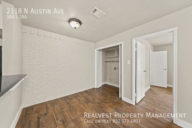 Photo - 2118 N Austin Ave