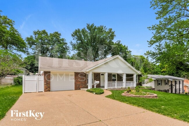 Building Photo - 305 Elmhurst Dr