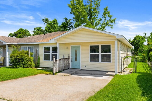 Photo - 2716 Oak Hammock Dr