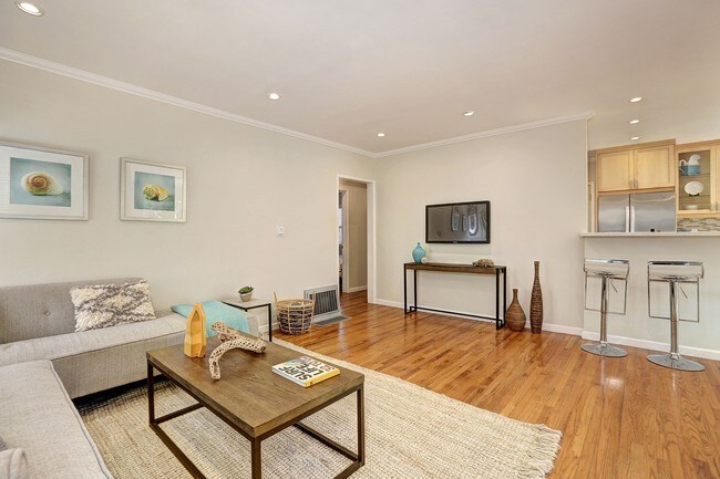 Photo - 3913 Beethoven St