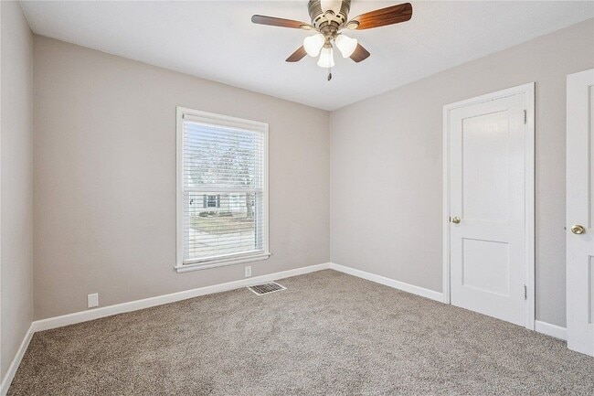 Photo - 632 34th St SE