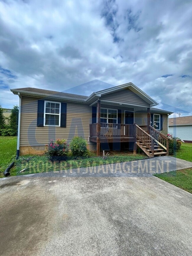 Building Photo - Single level three bedroom home!