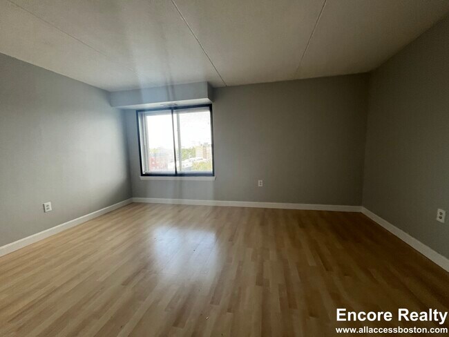 Photo - 1258 Beacon St