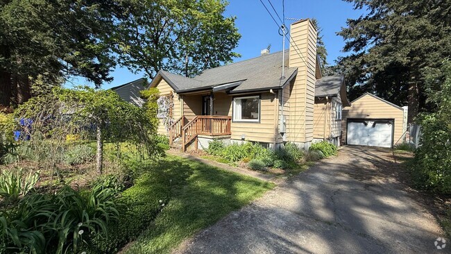Building Photo - Country Charm Meets City Convenience – 4 B... Rental
