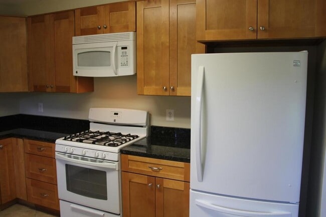 Photo - 605 W Maple Ave