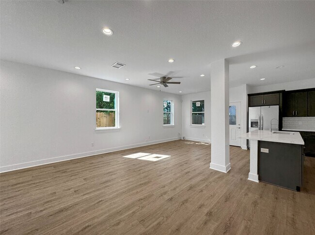 Photo - 5427 Bellfort Ave