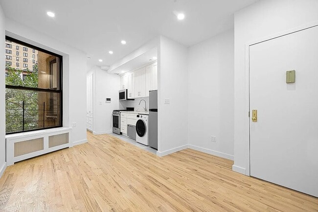 Building Photo - 225 Saint Pauls Ave Unit 2S