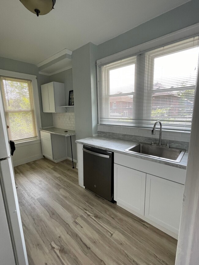 Photo - 701 Collingwood St