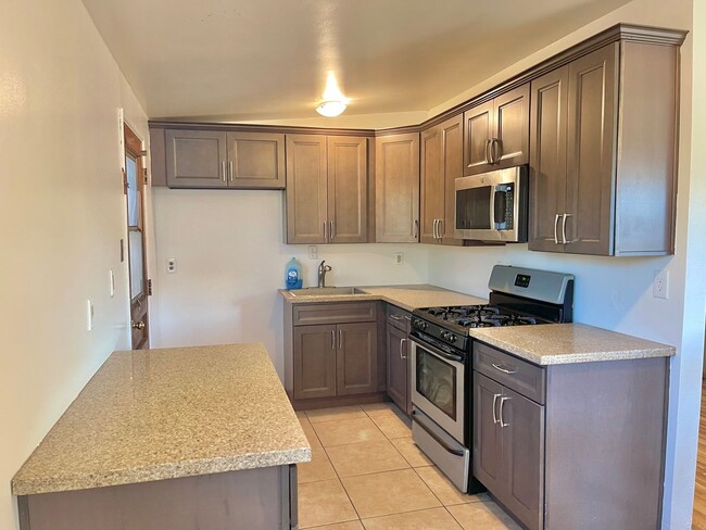 Three Bedroom Two Bathroom Home $2,495 Ria... - Three Bedroom Two Bathroom Home $2,495 Ria...