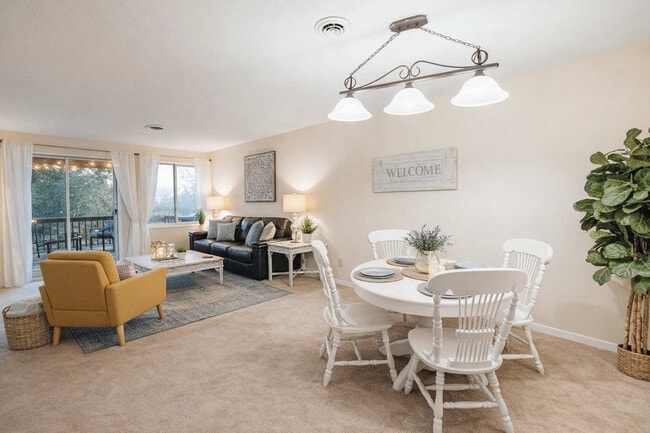 Building Photo - 722 Liberty Bell Blvd