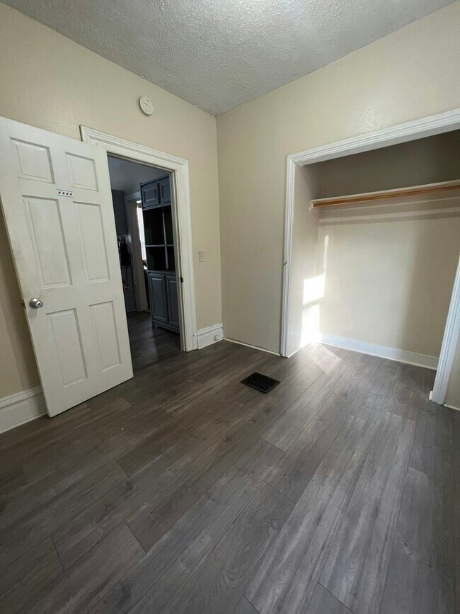 Photo - 935 Prospect Ave NE