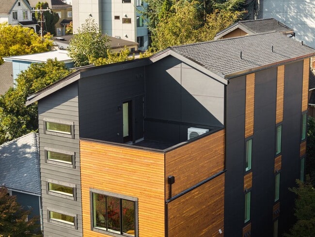 Building Photo - BringItOn 113* Unit A