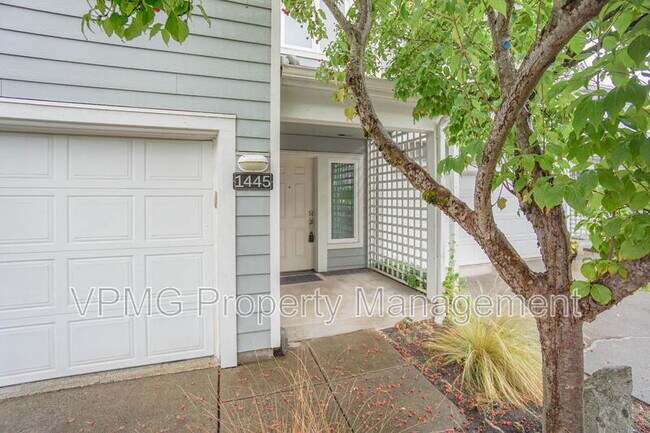 Photo - 1445 SE Columbia Way