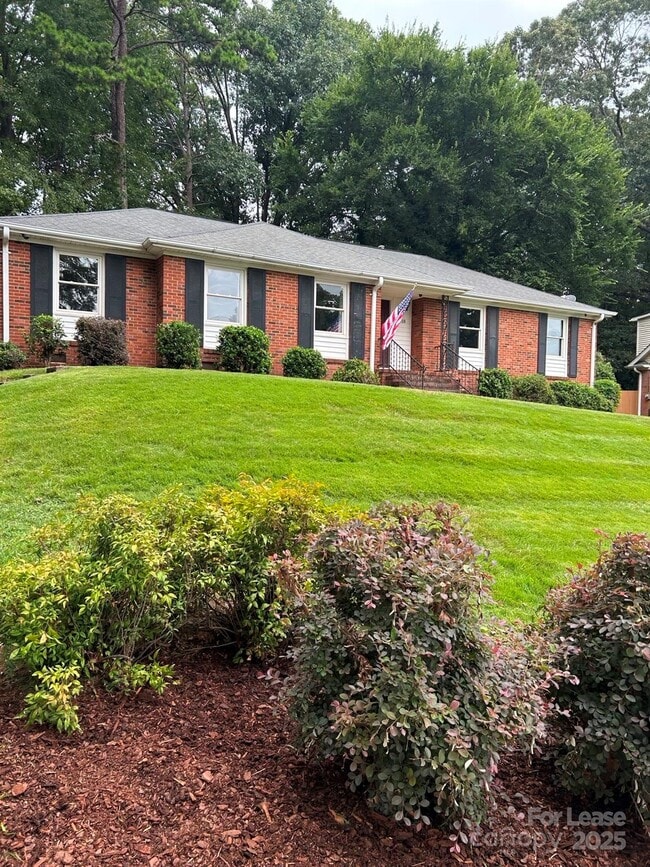 Building Photo - 6918 Woodstock Dr Rental