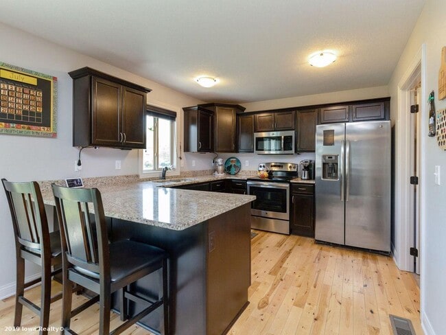 Photo - 1646 Rutherford Ct SW