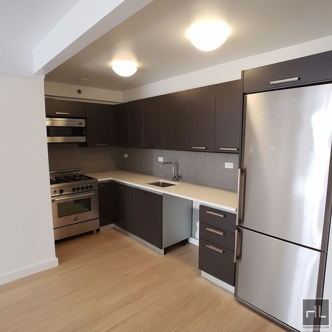 Photo - East 39th Street Unidad 17F