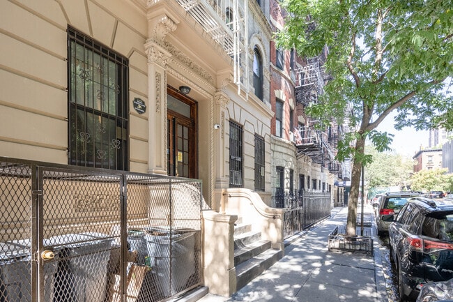 Photo - 162 E 91st St