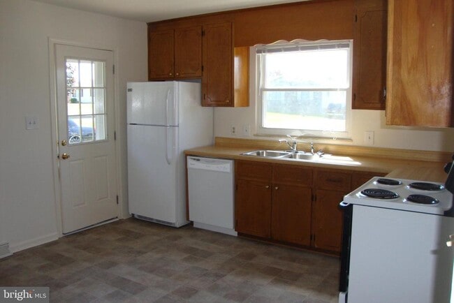 Building Photo - 1815 Meadow Dr