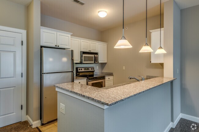 1 BR, 1 BA - 815SF