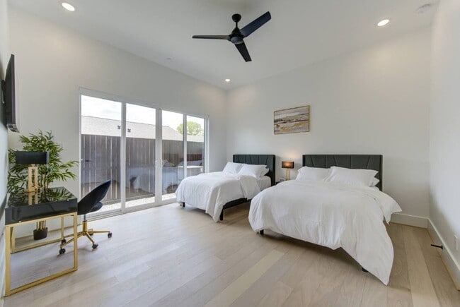 Photo - 5702 Fairdale Ln