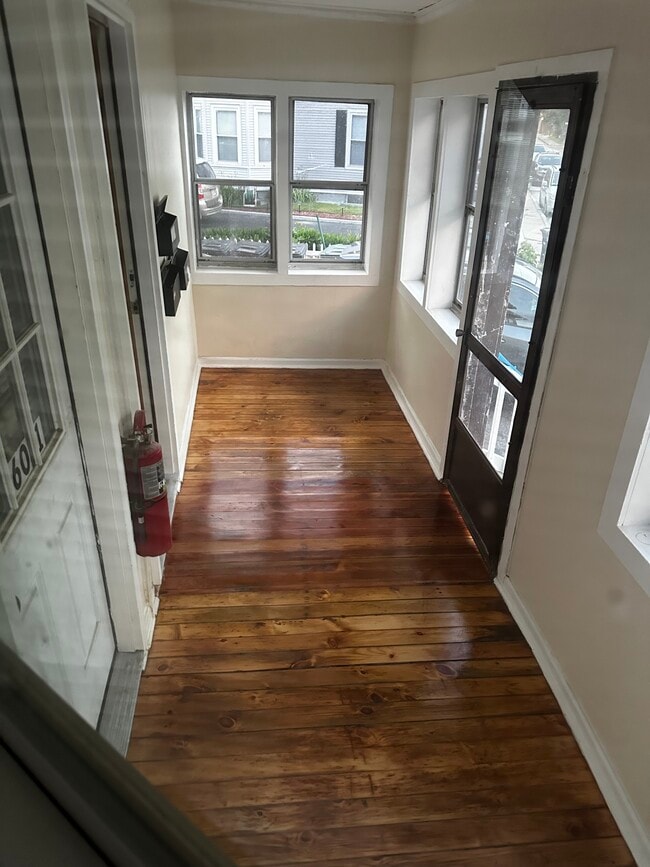 Photo - 58 Chapin St