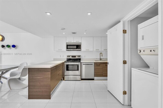 9901 E Bay Harbor Dr Unit 802