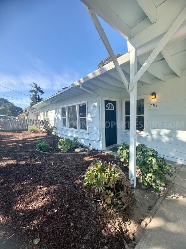 Photo - 751 Airport Rd