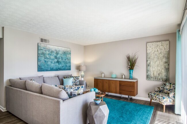 Laurel Pointe