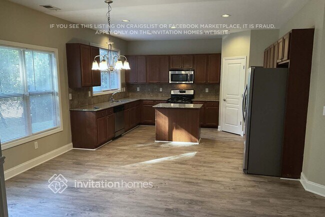 Photo - 505 Lakeside View