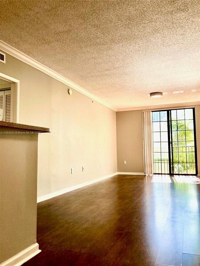 Photo - 1919 Van Buren St Unidad 321A