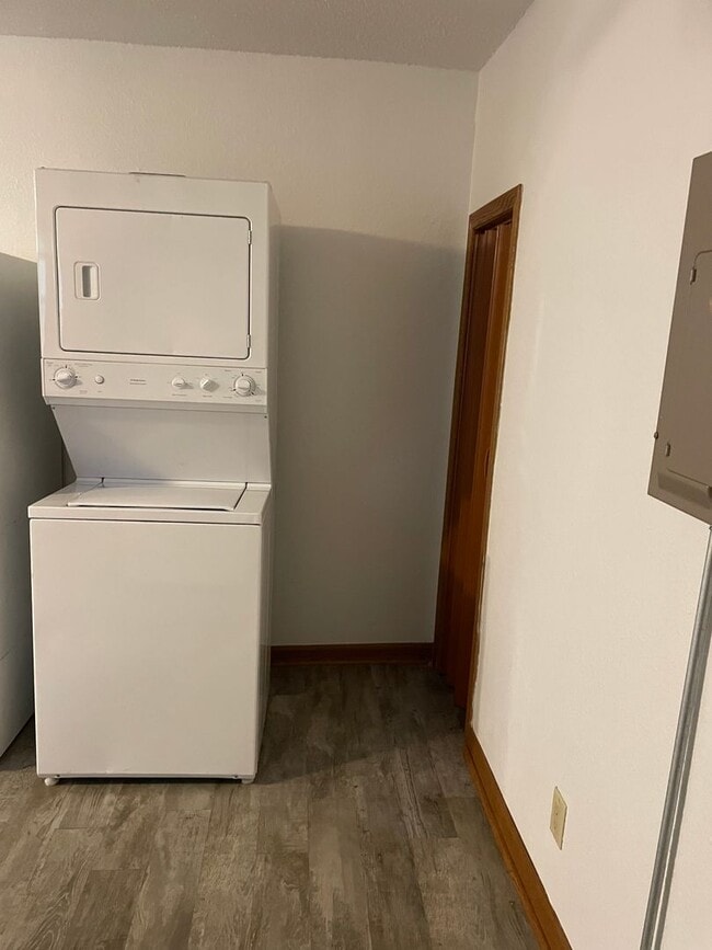 Building Photo - Valley Junction Unit 2 Rental
