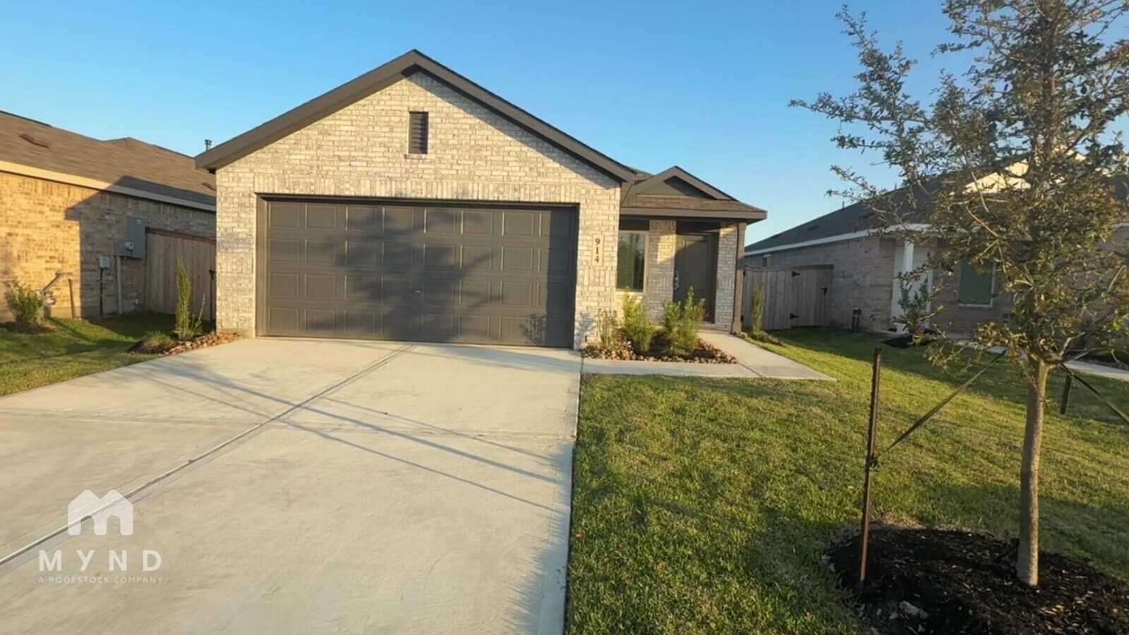 Photo - 914 Lago Laceno Ln