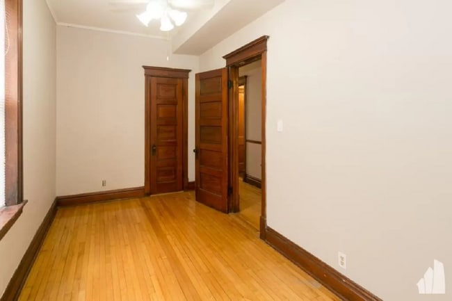 Building Photo - 2523 N California Ave Unit #  03