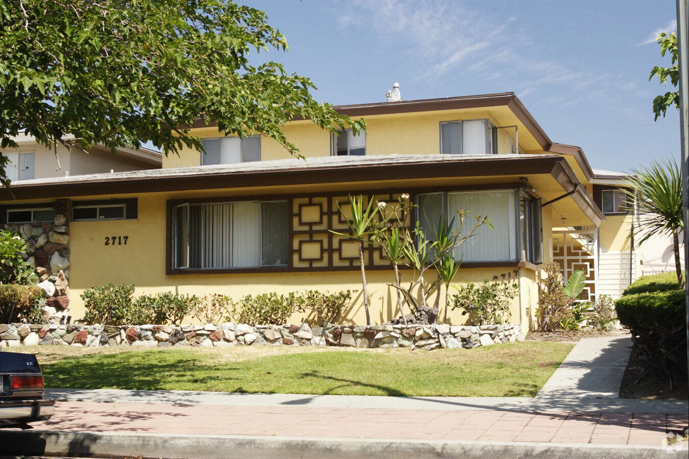 Photo - 2717 W Rosecrans Ave Apartments