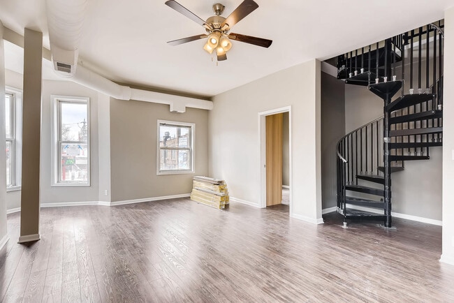 LR - 2000 W Roscoe St Unit 2F