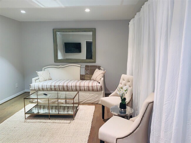 Photo - 5403 Carew St