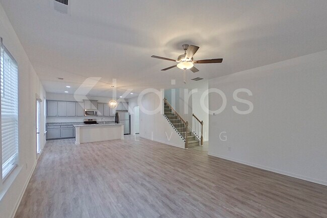 Photo - 118 English Oak Ln