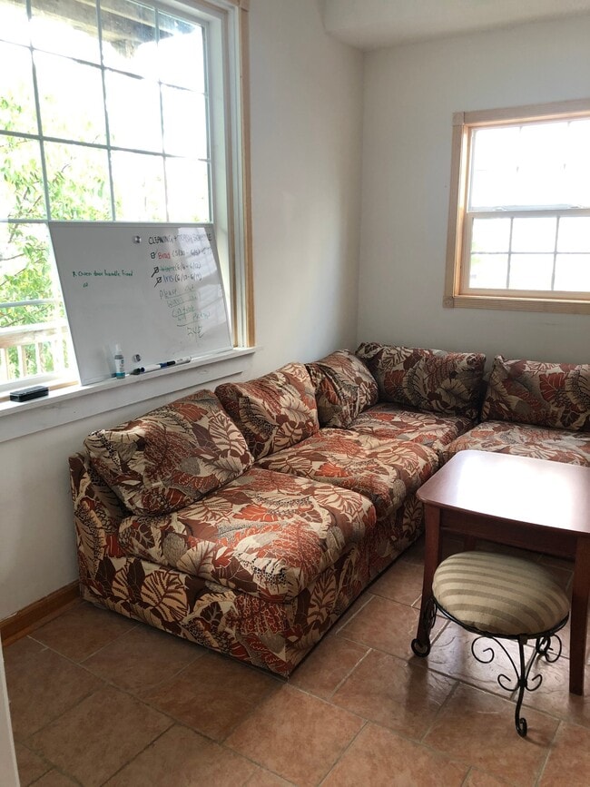 Photo - 2418 Perry St