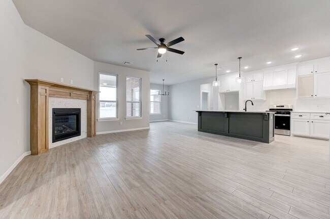 Photo - New home for rent in Necastle. Oakmont Add...