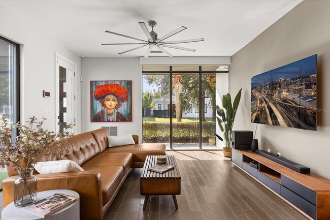 Photo - 1049 N Kentucky Ave