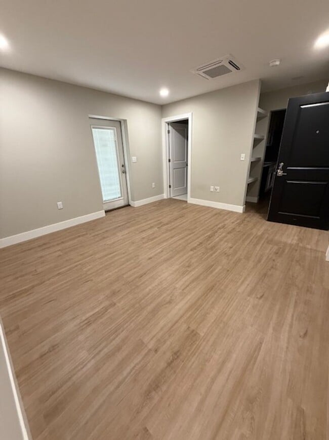 Photo - 1910 Springfield Rd Unit 202