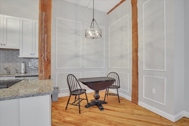 Photo - 222 Williams St E Unit 416