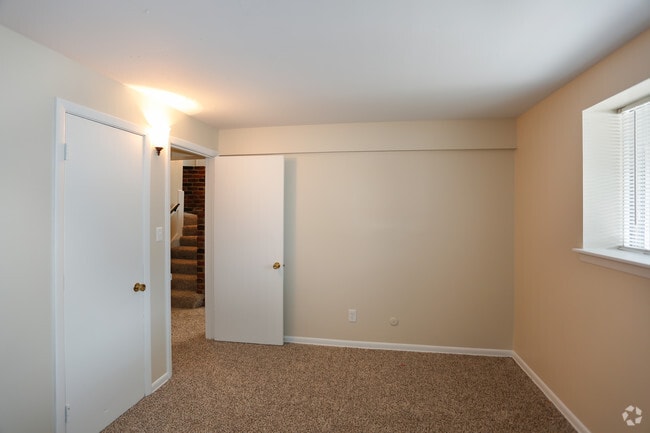 3BR, 1.5BA - 1910 SF