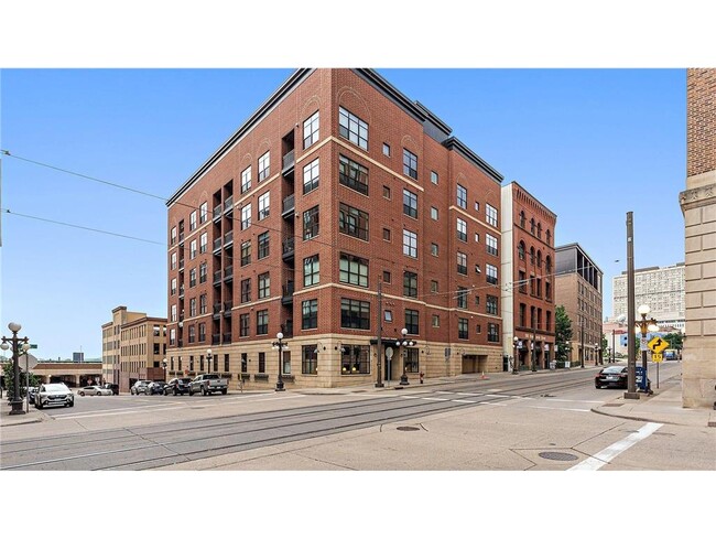 Building Photo - 270 4th St E Unit 409