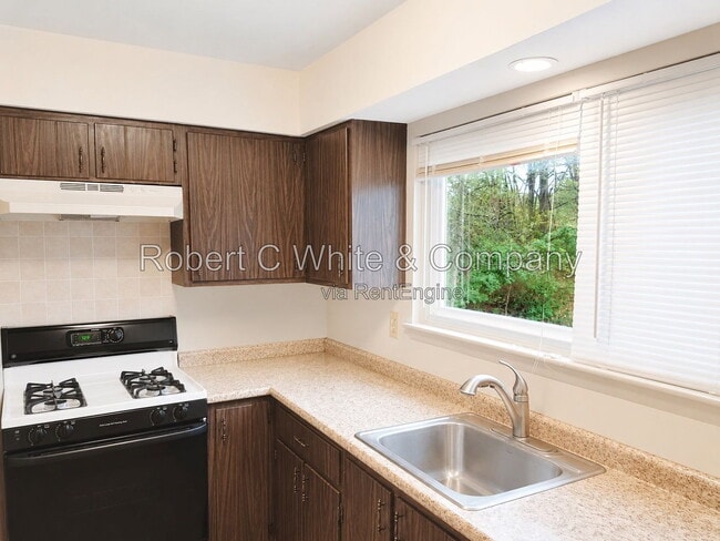 Photo - 35 Glenview Dr