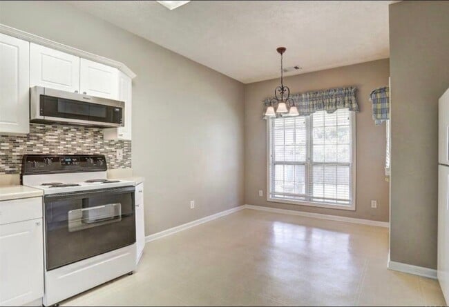 Photo - 6916 Sandfield Dr