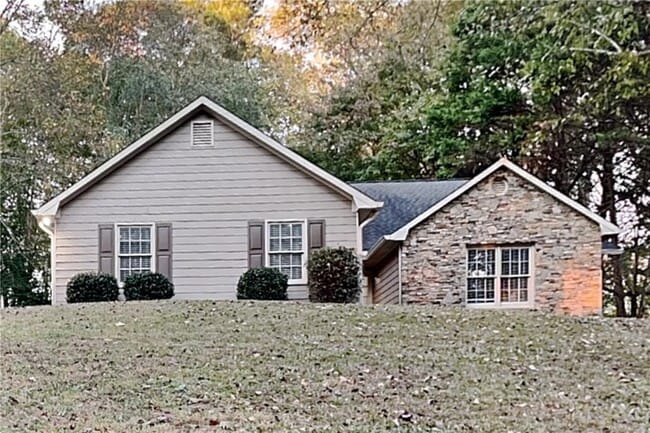 Building Photo - 2150 Lakeway Dr